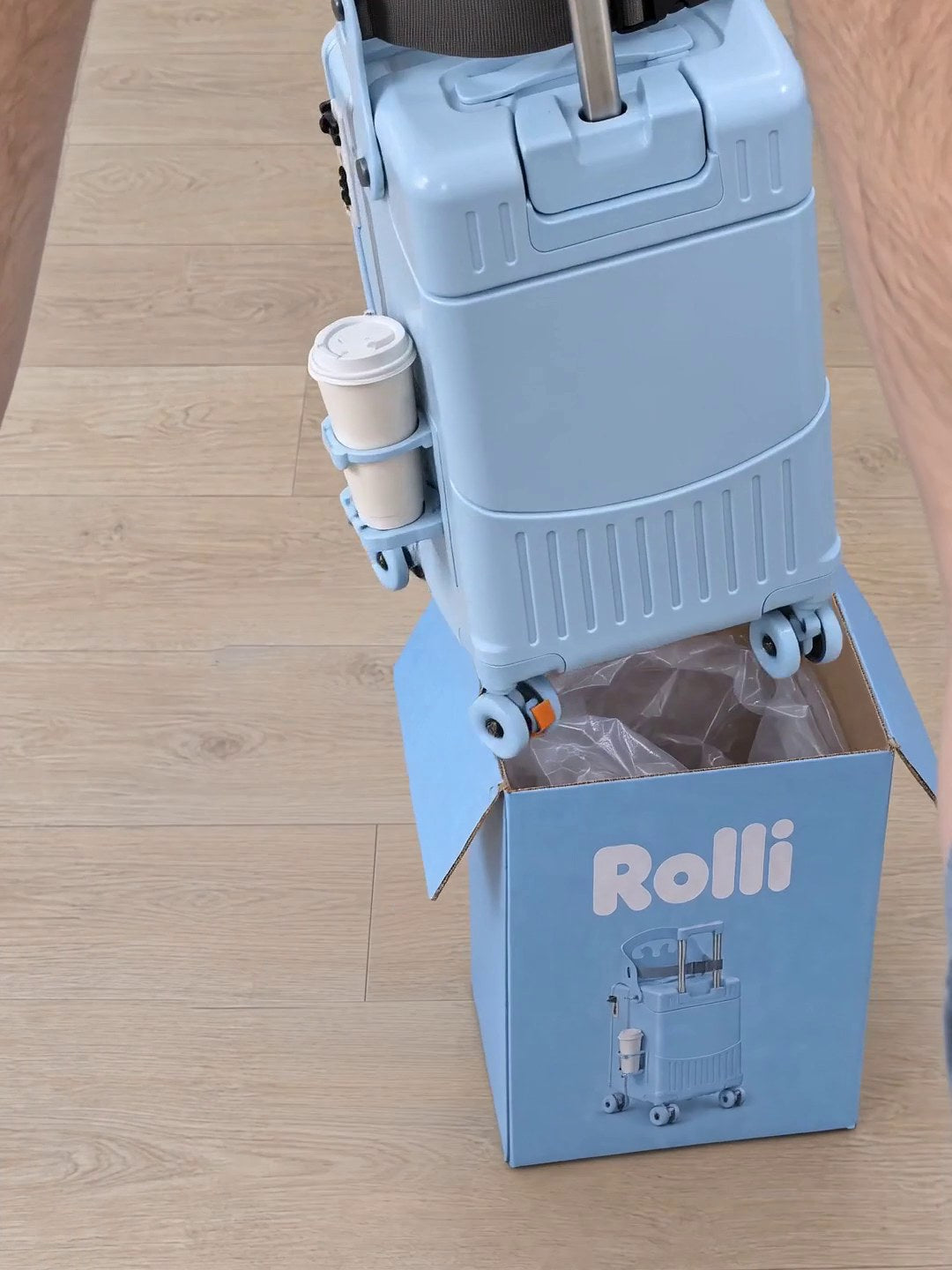 Lifting the Rolli out of its box